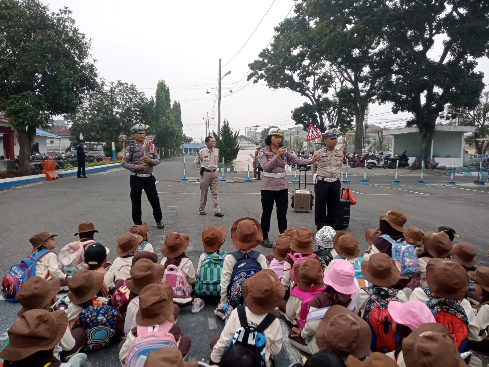 Polisi Sahabat Anak: 69 Siswa TK Taman Cahaya Kunjungi Sat Lantas Polres Pematangsiantar