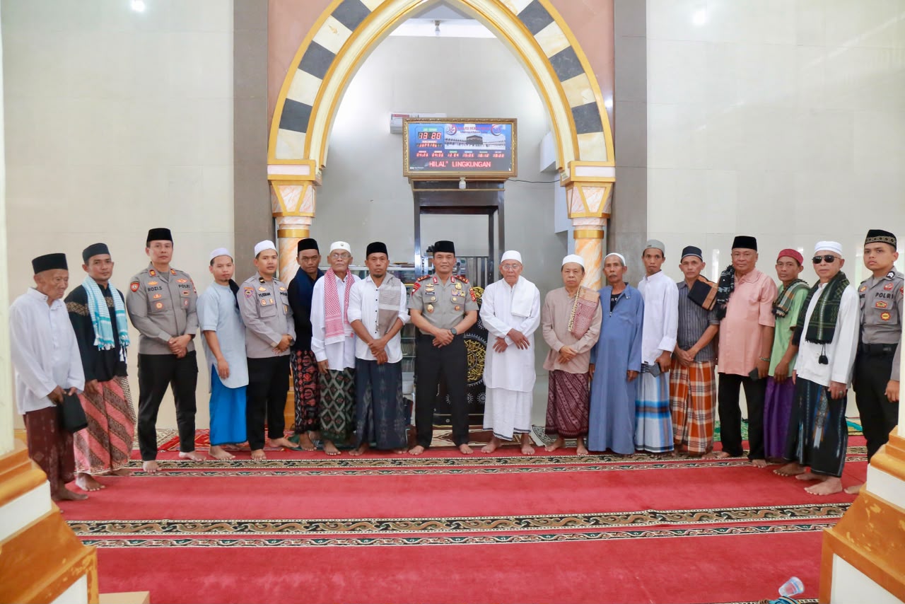Gelar Jumat Keliling di Kekalik Kebon, Kapolda NTB Ajak Masyarakat dan Tokoh Agama Bentengi Generasi Muda dari Narkoba